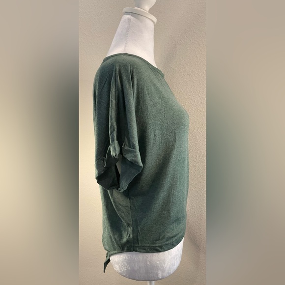 Versus a Black Hollow Open-Back Tie Top - Green - Picture 8 of 13